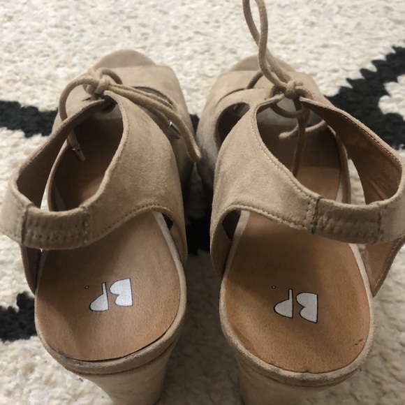 BP Beige Wedge Sandal Heels Suede Fabric 9M - Picture 8 of 10
